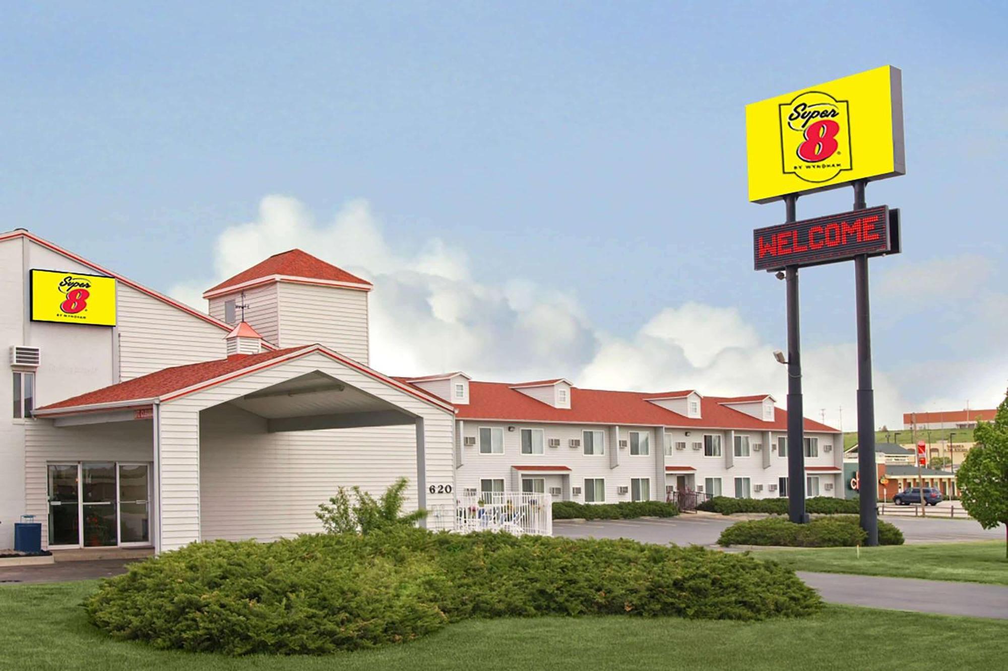 Super 8 By Wyndham Рапид Сити Екстериор снимка